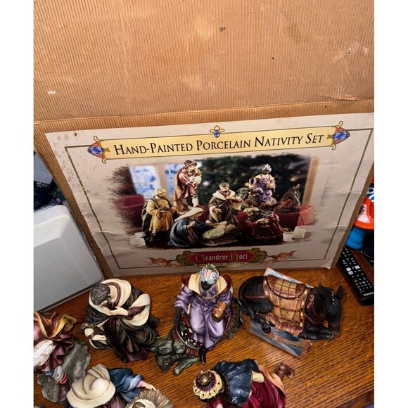 2002 Grandeur Noel MARY Nativity Christmas Figurine (Complete Set) lightly used - Picture 5 of 12